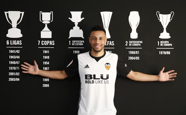 Francis Coquelin ja vesteix la samarreta del Valencia CF