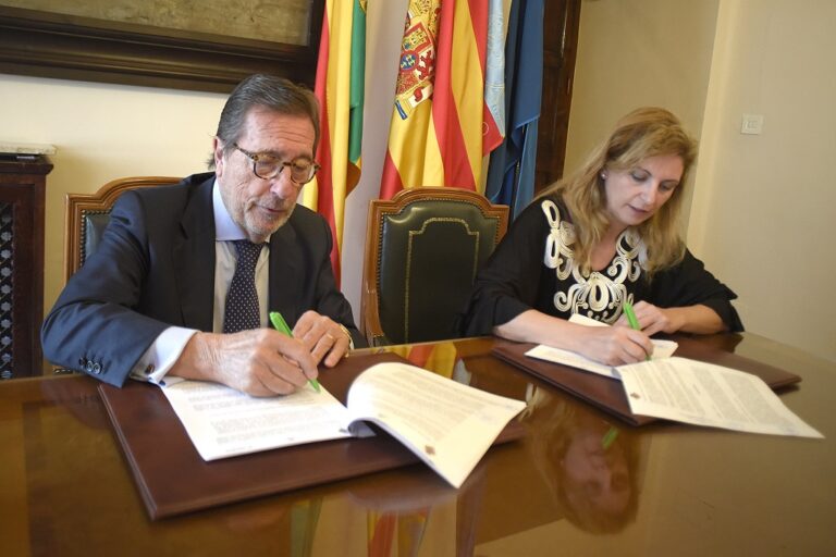 L’Ajuntament de Castelló de la Plana i MicroBank subscriuen un conveni de col·laboració per a incentivar l’autoocupació i l’activitat emprenedora