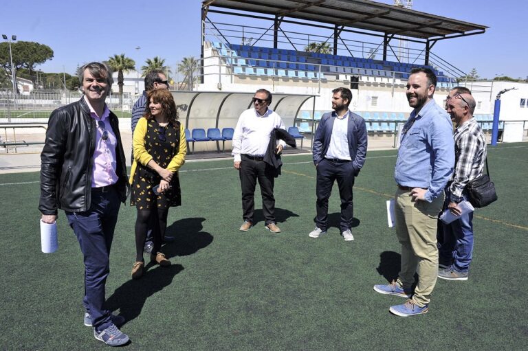 L’Ajuntament renova la gespa artificial i millora dependències del camp Javier Marquina