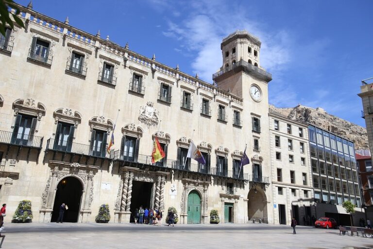Impulsaalicante destinarà 120.000 € a foment de l’ocupació juvenil i de majors aturats