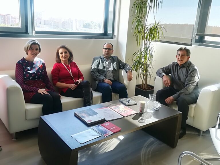 L’Ajuntament firma convenis amb Creu Roja, fundacio secretariado Gitano i APSA