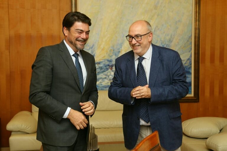 L’alcalde d’Alacant es reuneix amb el regidor de Transparència