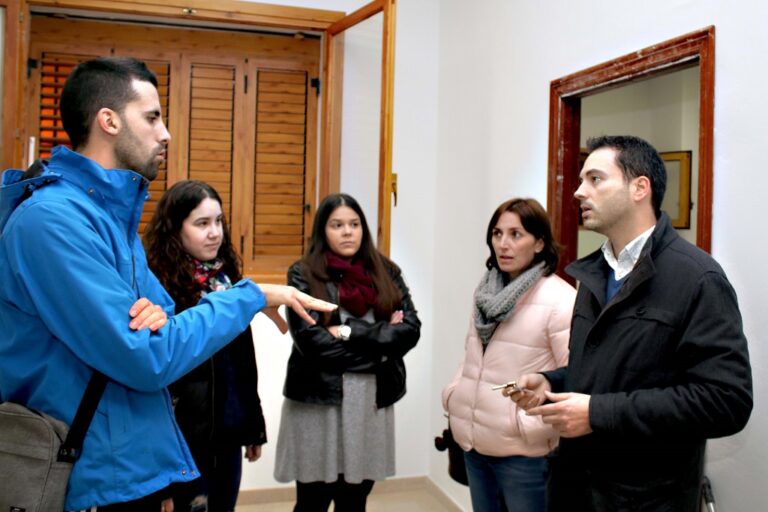 L’Ajuntament d’Onda lliura les claus del local social als veïns del barri de la Moreria