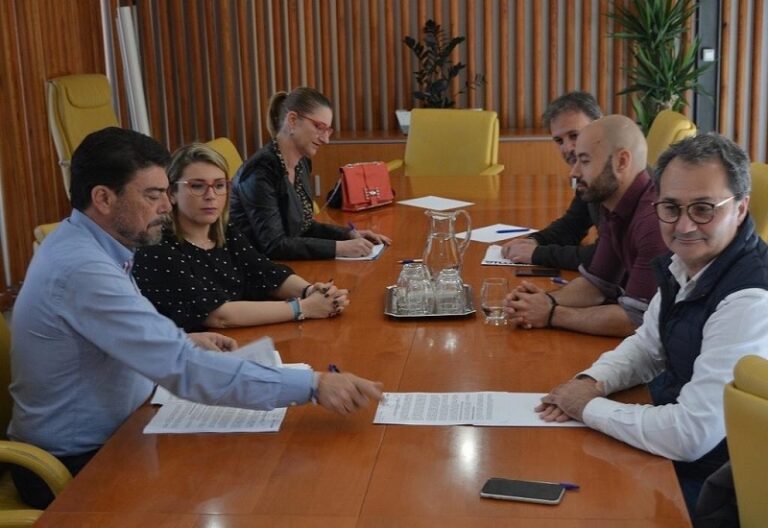 L’alcalde d’Alacant signa un decret per a mantindre els serveis de l’ajuntament