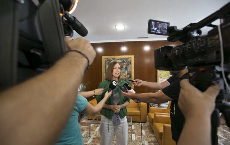 L’alcaldessa de Gandia, satisfeta per l’acord amb el Consell sobre els danys de l’incendi