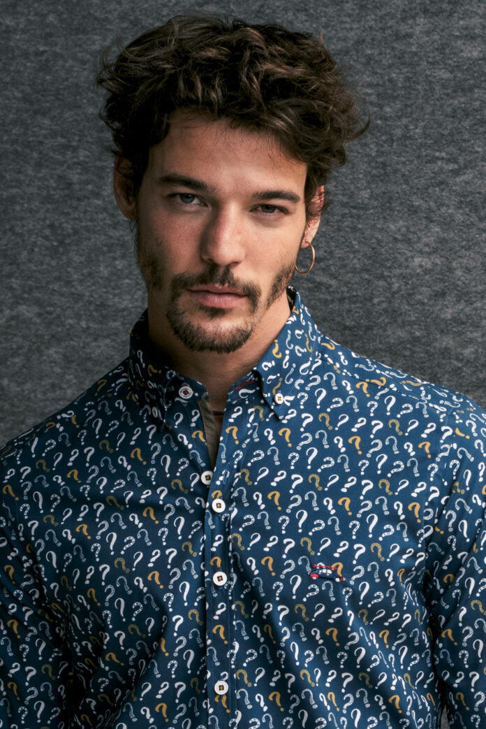 camisa-estampada-hombre-interrogantes