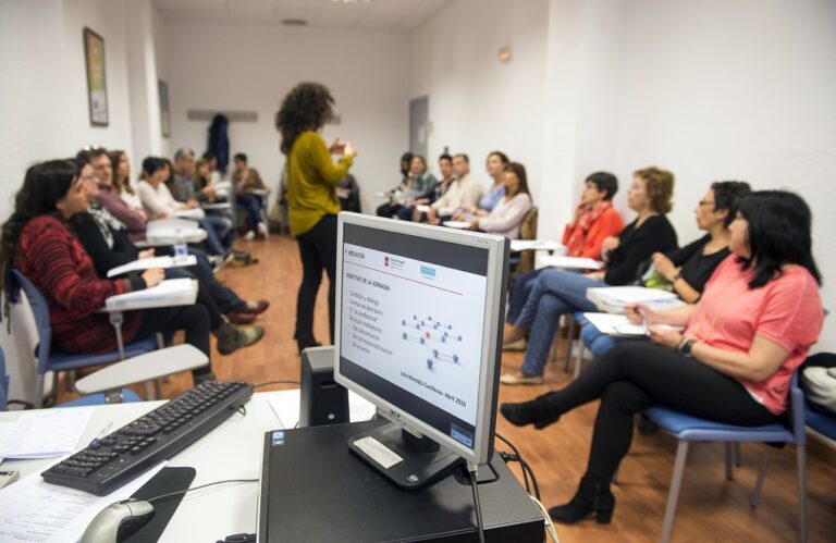 La Diputació fa un pas més en el seu itinerari formatiu per a acostar les noves lleis a directius públics