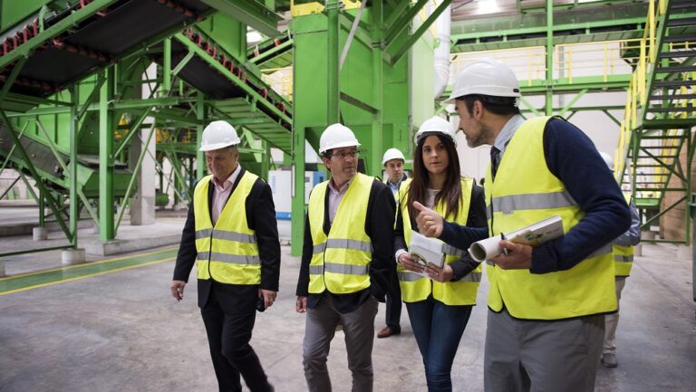 El president de la Diputació de València visita la planta de tractaments de Caudete