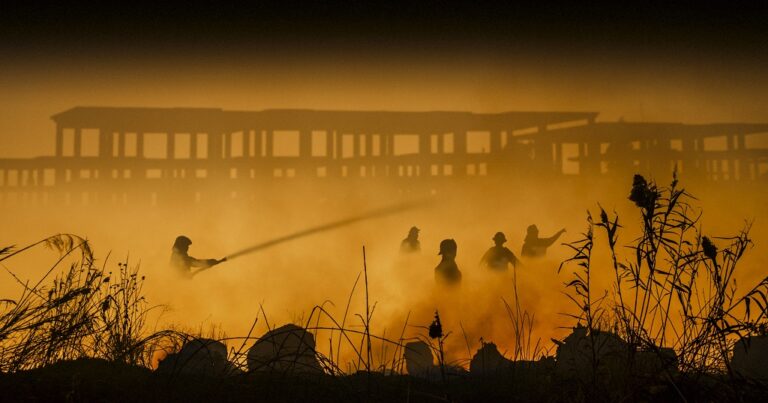 Javier García de Domínguez guanya el 2n Concurs Nacional de Fotografia de Bombers amb “El poder del grup”
