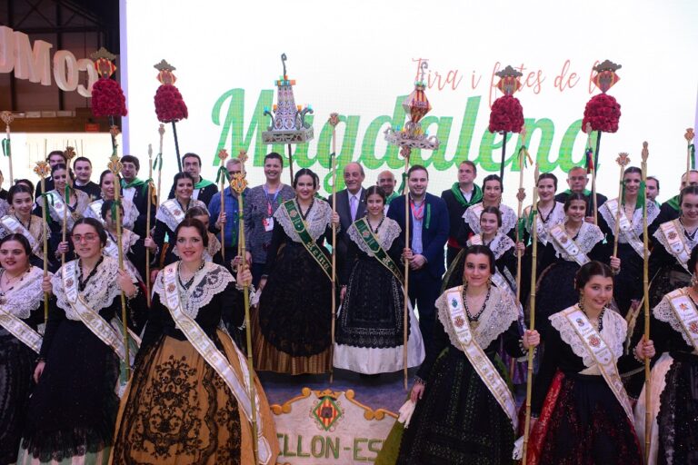 Castelló promociona la Magdalena en Fitur amb una gaiata i l’avanç de festes en anglès i francès