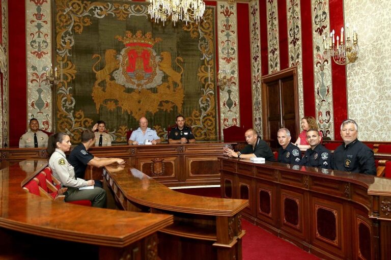 Varios policies locals d’Alacant viatgen fins a EE.UU. per a participar en un intecanvi profesional