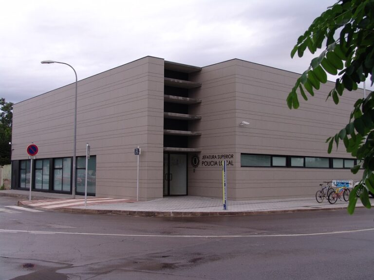 La Policia Local de Borriana deté a tres persones mentre robaven a l’interior d’una casa de la Serratella