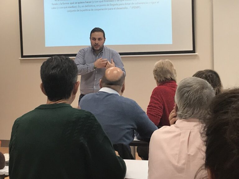 López presenta el primer diagnòstic en cooperació de Castelló