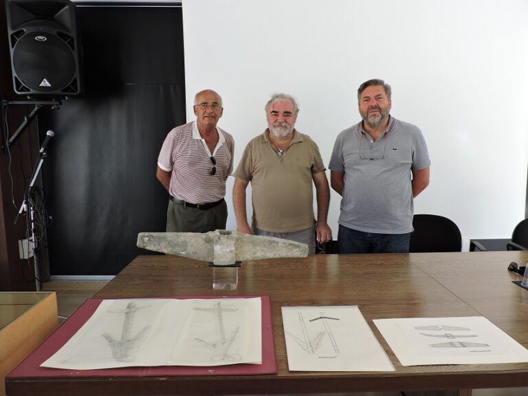 El Museu Arqueològic de Dénia presenta un cep d’ancora romana descobert en la badia de l’Almadrava