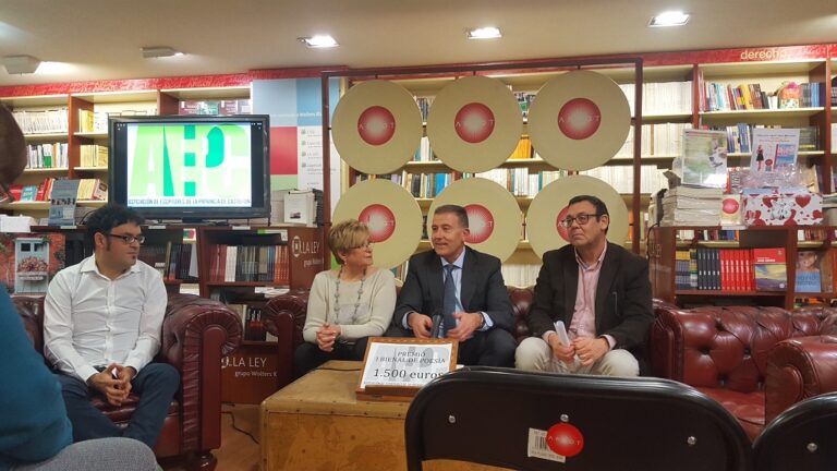 La Diputació i l’Associació d’Escriptors de Castelló creen la  Biennal de Poesia per a autors nascuts o residents en la província