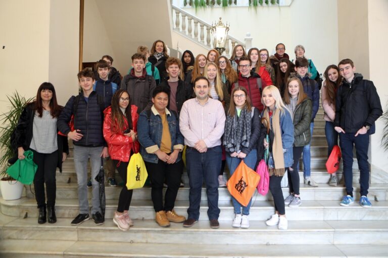 L’ajuntament de Castelló reb a un grup d’estudiants d’Anglaterra