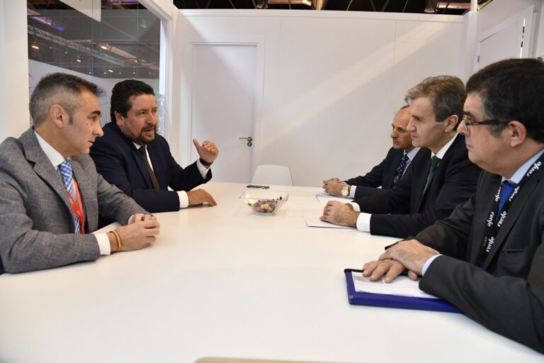 Moliner es reunix amb el president de Renfe per a coordinar accions que multipliquen els turistes per AVE a Castelló