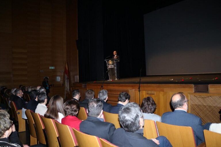 El cicle Escena Contemporània torna al febrer a les taules d’Els XIII amb les obres ‘Carinyo’ i ‘Odisseu’