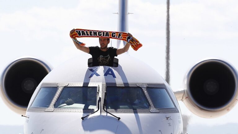 El València CF torna a la ciutat per a lluïr la Copa del Rei