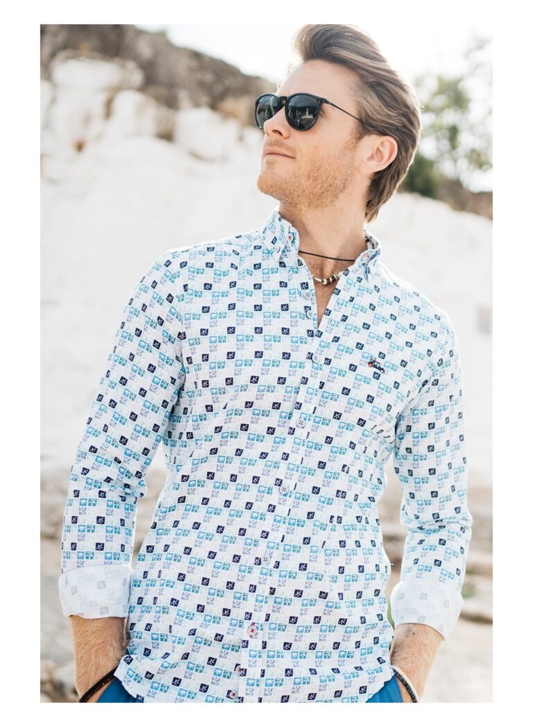 camisa slim fit estampado hojas y cuadros azules