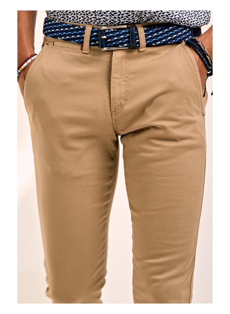 pantalon chino slim fit camel color