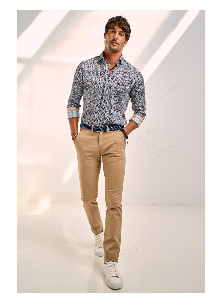 pantalon chino slim fit color camel